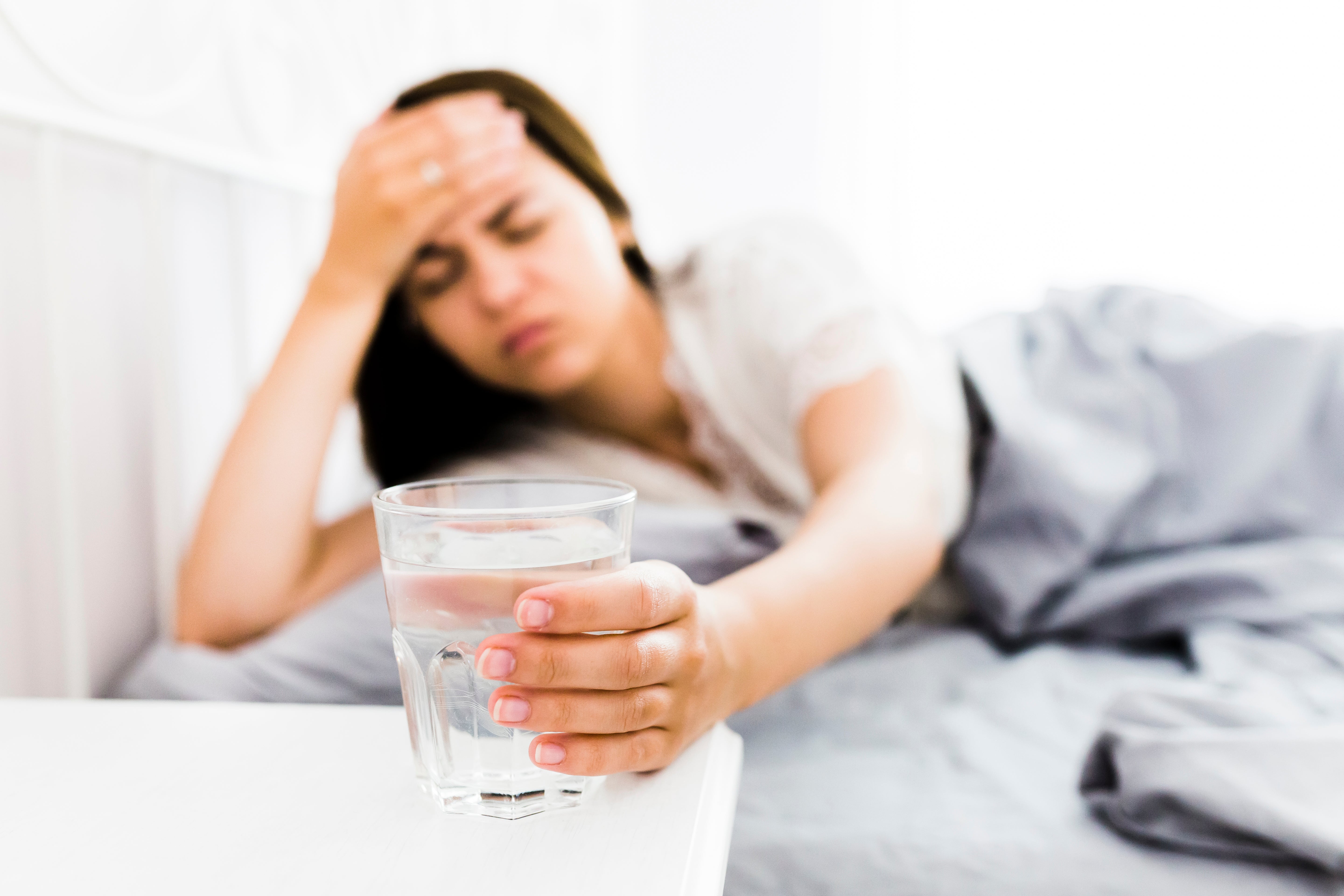 ¿Cómo evitar la resaca? Guía completa para disfrutar sin pagar el precio al día siguiente